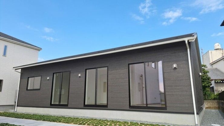 【外観】
今人気の平屋住宅です