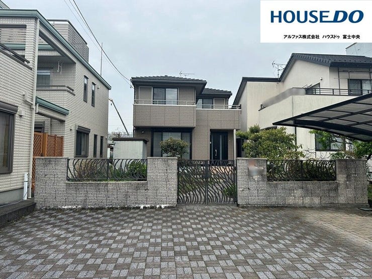 【外観】
115坪の広々敷地