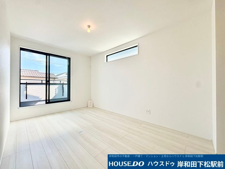 2階7帖洋室。2面採光で明るい居室です♪