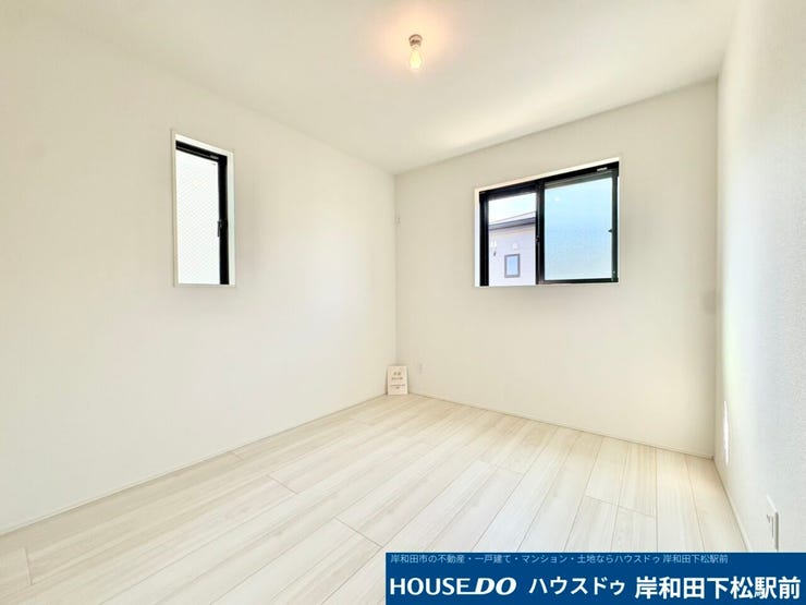 北西2階5.25帖洋室。2面採光で明るい空間恩♪