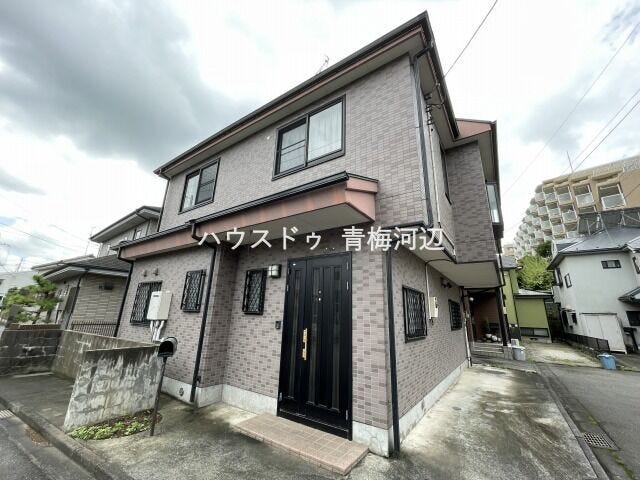 【外観】
小学校まで約徒歩9分圏内と、お子様の通学も安心なエリアに1998年築の中古一戸建てが登場です。