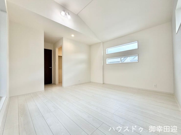 ■2階8.2帖洋室■心からリラックスできる静けさ、上質な眠りで、毎日をリセットします。明日への活力を養う空間です。