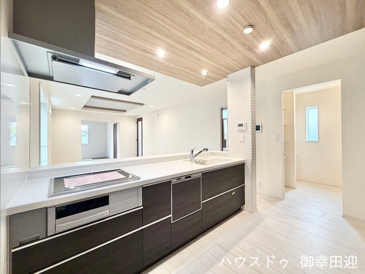 ■家族の「美味しい」が集まる舞台■高い機能性と美しいデザインを両立。料理する人も、待つ人も、笑顔になれる場所です。