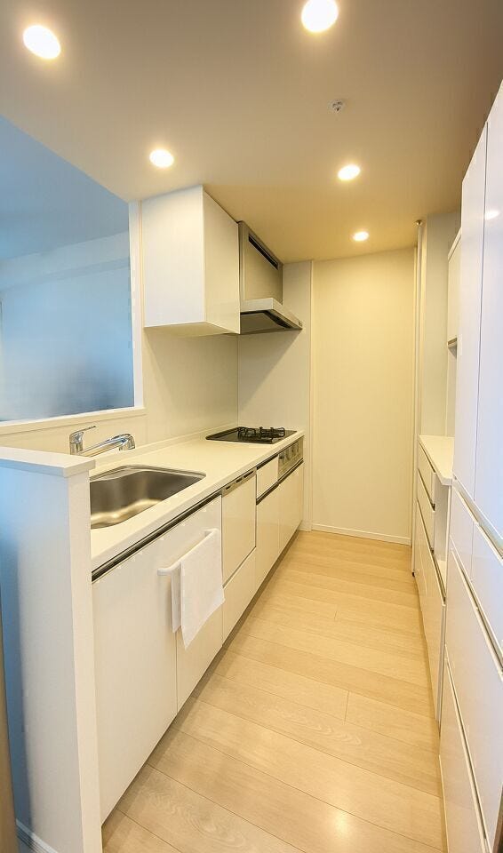 使いやすい動線と充実した収納が魅力のキッチン☆
調理や片付けがスムーズに進む実用的なつくりです♪