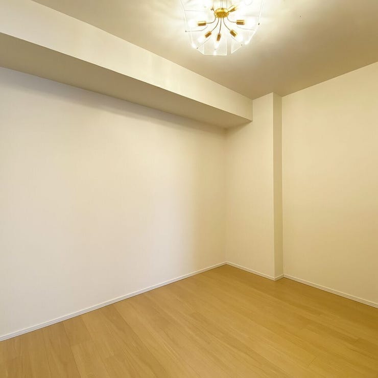 家具を合わせやすく、家族の暮らしに寄り添う使い勝手のよい5.1帖の洋室☆