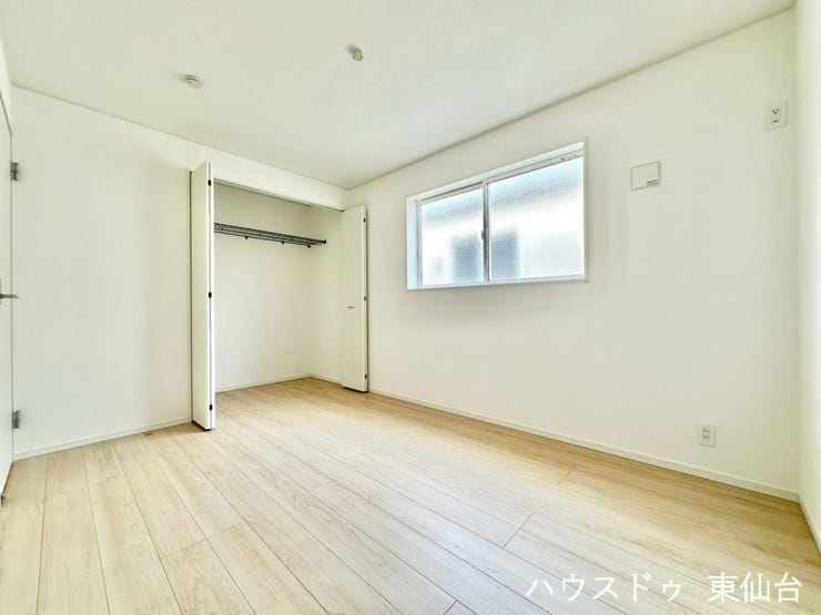 シンプルな内装なので、好みのテイストにアレンジしやすい洋室です。