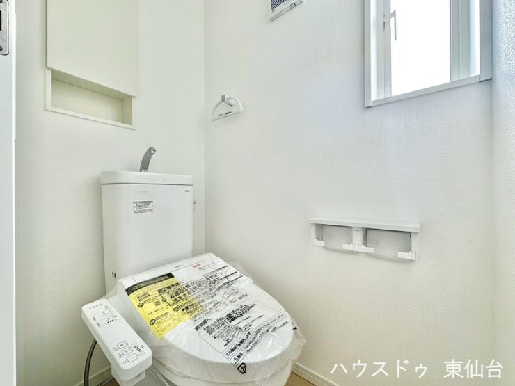 シンプルイズザベストトイレ♪もちろん温水洗浄便座付きです♪