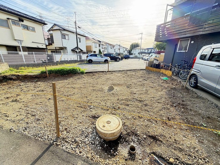 【外観】
現地外観の様子です。敷地全体の広がりがわかり、建物配置のイメージがしやすい一枚です。