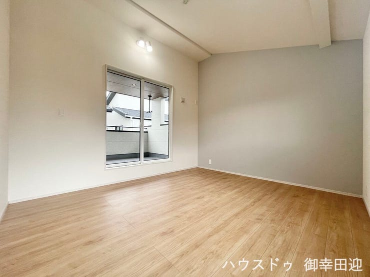 ■2階7.21帖洋室■心からリラックスできる静けさ、上質な眠りで、毎日をリセットします。明日への活力を養う空間です。
