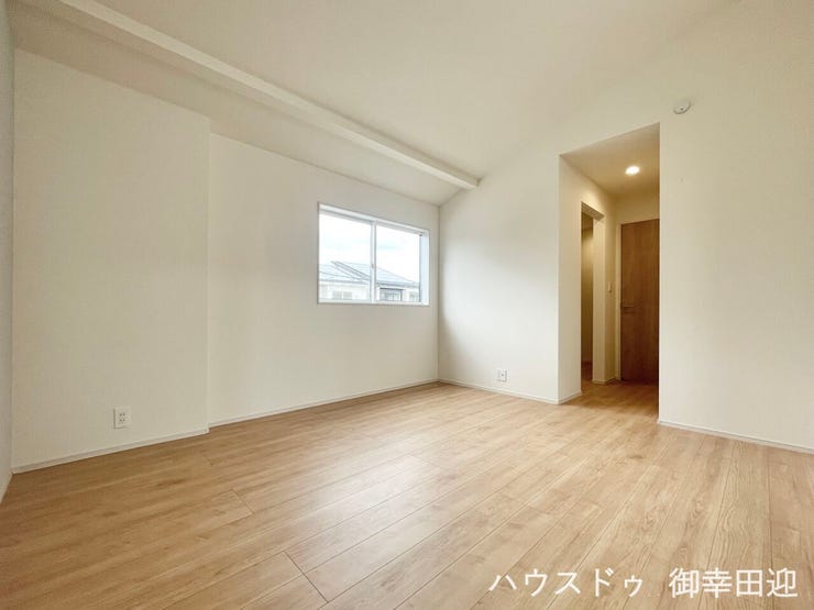 ■2階7.21帖洋室■心からリラックスできる静けさ、上質な眠りで、毎日をリセットします。明日への活力を養う空間です。