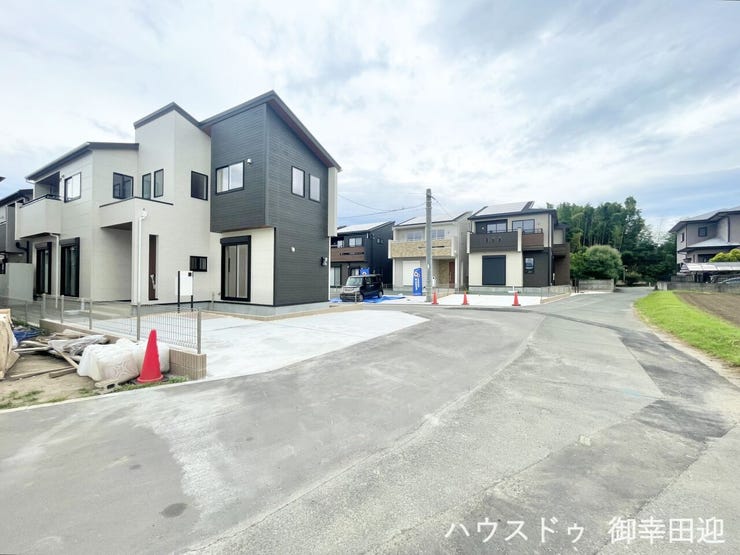 ■車と趣味の幅が広がる場所■単なる駐車スペースではない、洗車やタイヤ交換、DIYにも使える多目的な屋外スペースです。