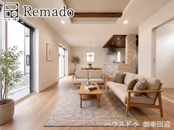 【リビング】
■家族の笑顔が集う中心地■お気に入りの家具を迎え、窓からは心地の良い光が差し込みます。※CGで家具を配置しています。