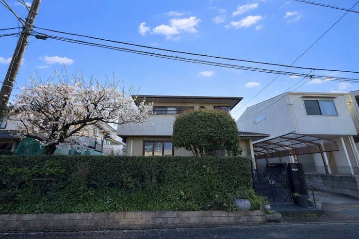 【外観】
■所在地:筑紫野市美しが丘南7丁目
■建物構造:軽量鉄骨
■駐車台数:2台
■現況:居住中
■引渡日:相談