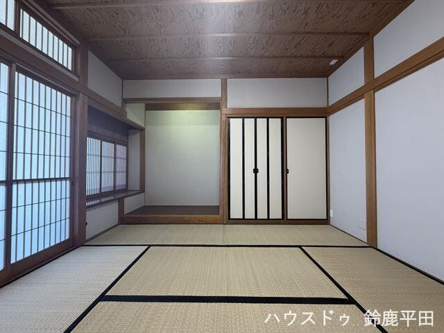 【8帖和室】11帖の洋室と繋がっている和室でゆっくりとくつろげるお部屋です。収納スペースもあるので広く使うことができます。