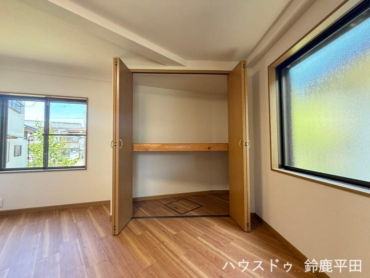 6.7帖の洋室内にある収納スペースです。寝具などをすっきり整理できそうですね。