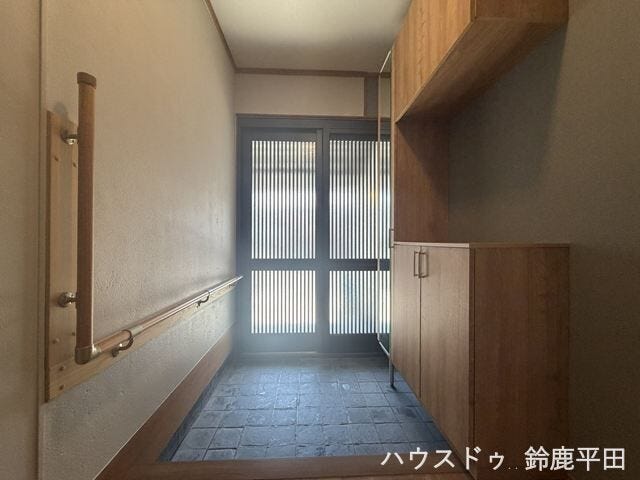 シューズインクローゼットや全身鏡もついているので外出前に身だしなみを整えることができます。