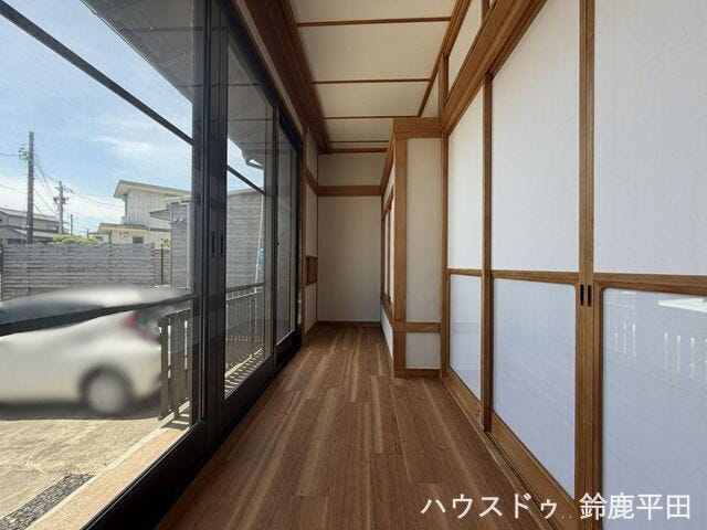 和室に隣接している広縁スペースです。南側で日当たりも良好です。