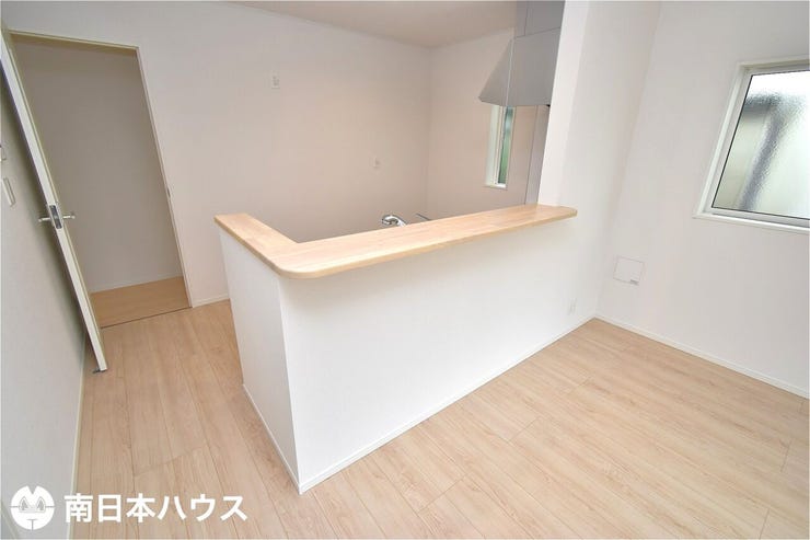 【キッチン】カウンター付きのキッチンです!家事をしながら家族を見守ることができます♪