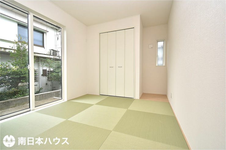 【和室】4.5帖の和室です!床の間、押し入れ収納付き!南向きの窓から明るい日が差します♪