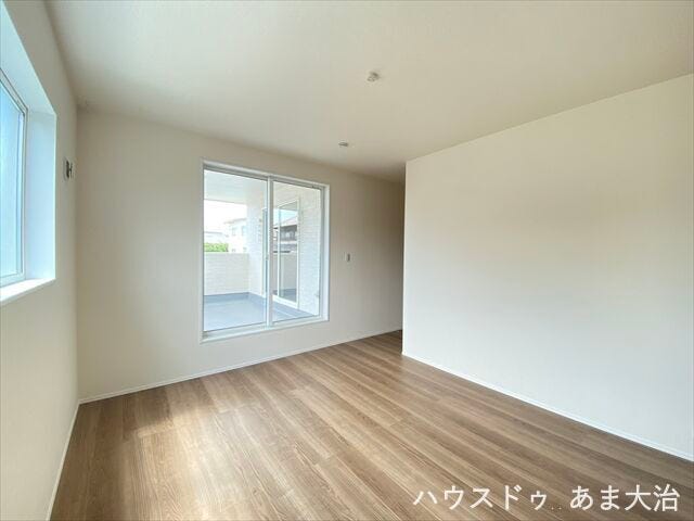 7.7帖洋室は一番広い洋室で、主寝室にもぴったり◎各居室二面採光なのでどのお部屋も採光を期待できますね。