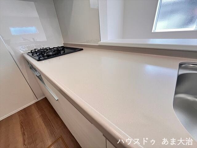 ワークトップにもゆとりがあり調理や盛り付けを一か所で行えるのも嬉しいですね◎