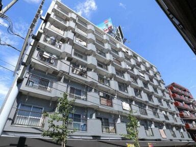 【外観】
バルコニーが連なる整った外観が印象的なマンション。陽当たり・通風良好で開放感があり、周辺は生活利便施設も充実した住みやすい住環境です。