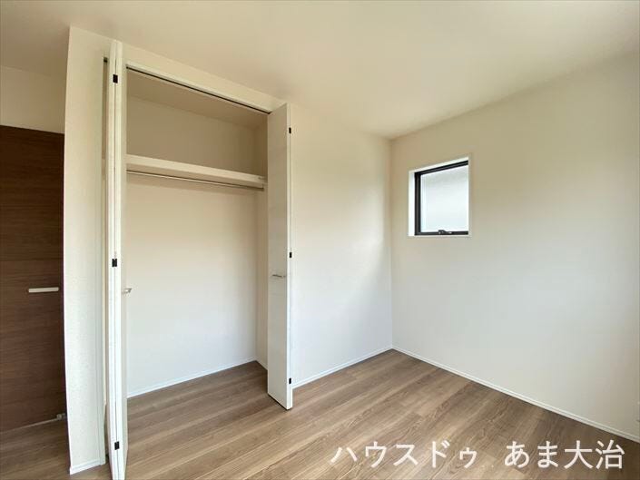5.8帖洋室:2階居室は全部で4部屋。各居室に収納スペース+廊下収納もあります。家族それぞれのプライベートタイムも充実しそう。