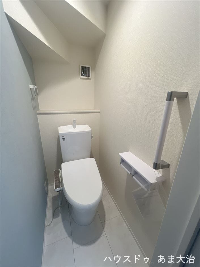 1.2階とも温水洗浄便座便座となっています。