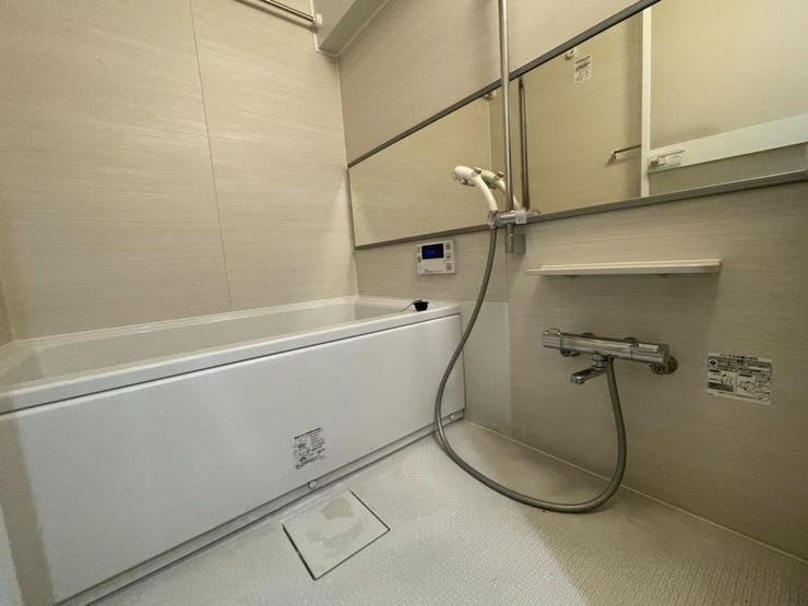 清潔感のあるユニットバス。追い焚き機能付きで、いつでも快適なバスタイムを楽しめます。