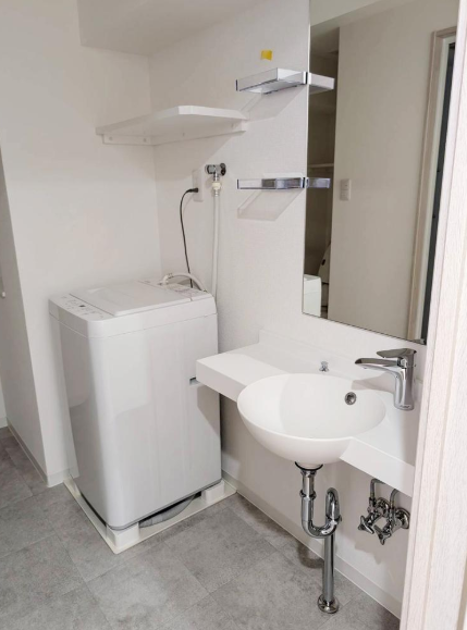 温水洗浄便座付トイレ新規交換済み。清潔感のある空間