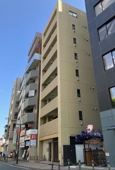 【外観】
新規フルリノベーション実施。キッチン・浴室・洗面・トイレ・建具まで一新