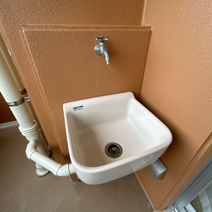 スロップシンク付きで、靴やキャンプ道具の洗浄やバルコニーの掃除にも大活躍。