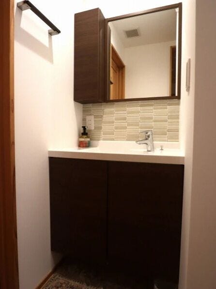 憧れの独立洗面台!帰宅後の手洗い、トイレの後の手洗いもスムーズです!