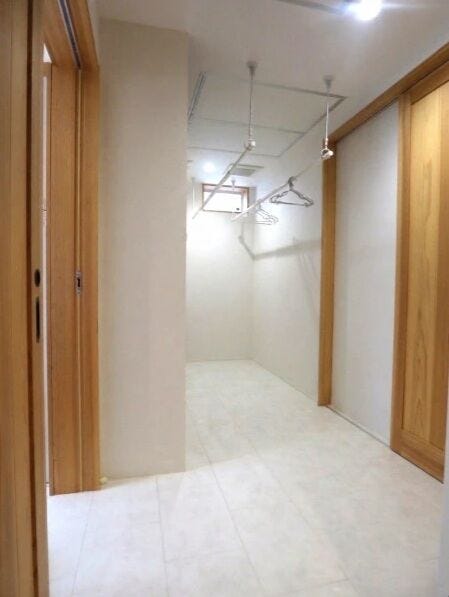 洗濯動線スムーズなユーティリティー!生活動線と分けた配置!(^^)!
※家具消し加工をしています