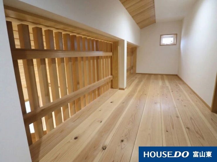 小屋裏収納は吹き抜けと繋がり、空気循環も◎!
※家具消し加工をしています