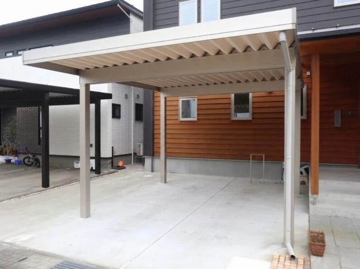 カーポートがあるので雨の日も濡れずに車の乗り降りができます!