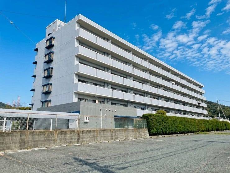 【外観】
新下関エリアでお手頃価格のマンションが出ました♪最上階♪室内状態も良好です♪