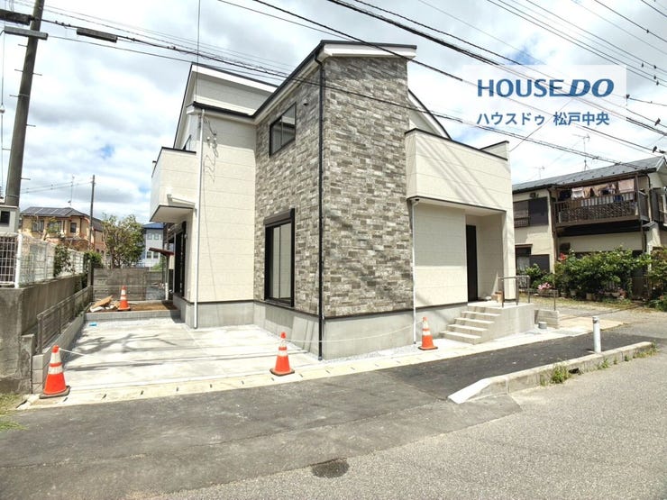 外観(5/25撮影)
一人一人の部屋が持てる2階4部屋の間取り♪
2面バルコニーで採光も取れ、洗濯物も一度に干せます!