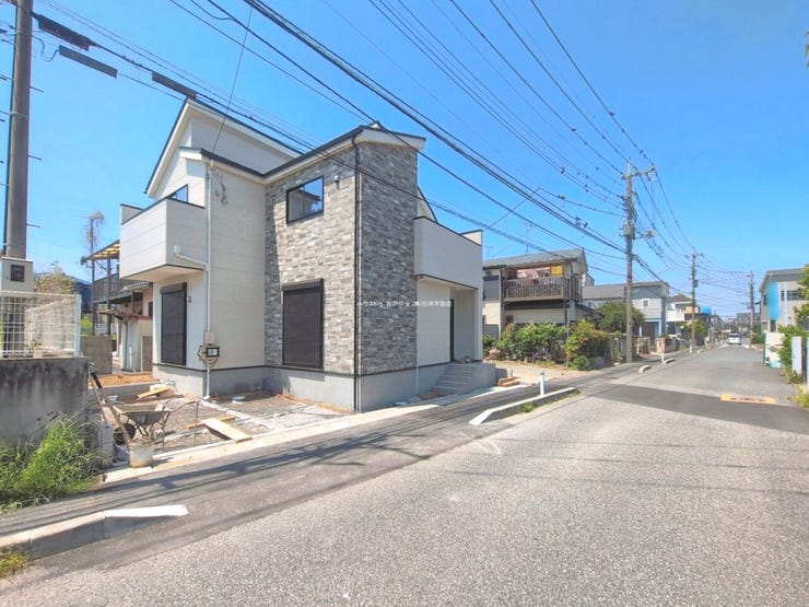 ◎前面道路(5/18撮影)
歩道付きの広々前面道路♪
小・中学校も近く、公園や買物施設も充実!充環境良好な立地です!