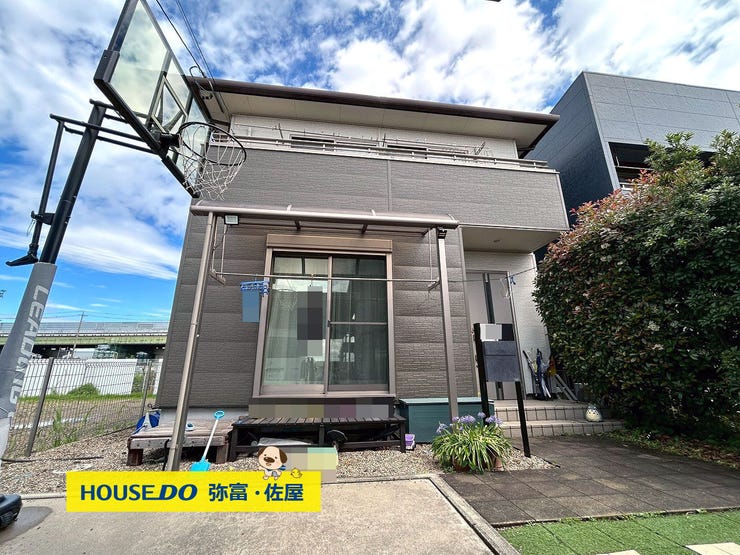 【外観】
南側にお庭が有り、日当たり良好です!