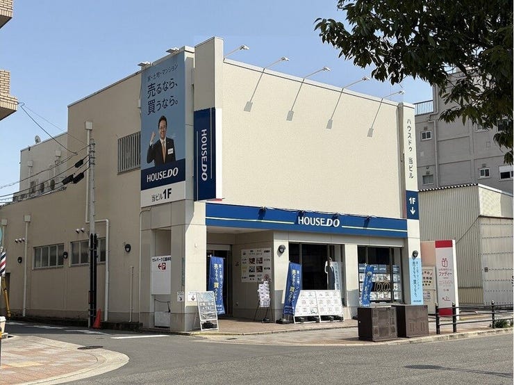 ■弊社は三国駅の目の前にある大型店舗です!
■広々とした、カフェのような店舗なのでゆっくりおくつろぎいただけます◎