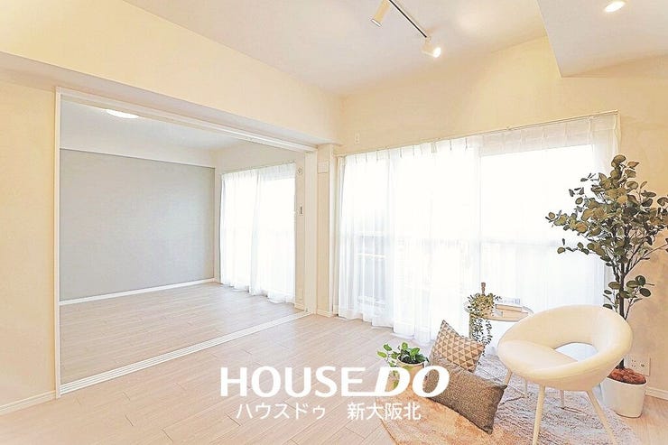 ■リビングに面したお部屋は、扉を開ければ広々としたリビングとしてお使いいただけます!
■ご家族の人数やライフスタイルに合わせてお部屋の用途を使い分けていただくことができますよ!