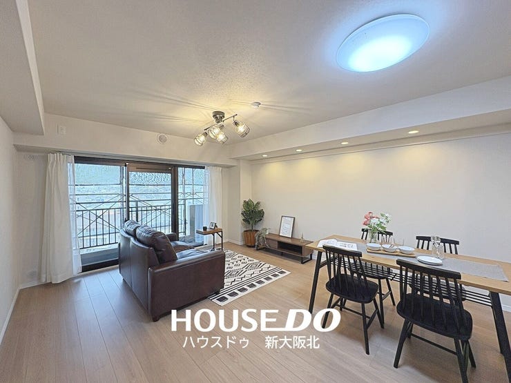 【外観】
■白を基調とした明るく開放的なリビング♪
■白はどのような色とも相性がいいので、お客さま好みのコーディネートをお楽しみいただけます!