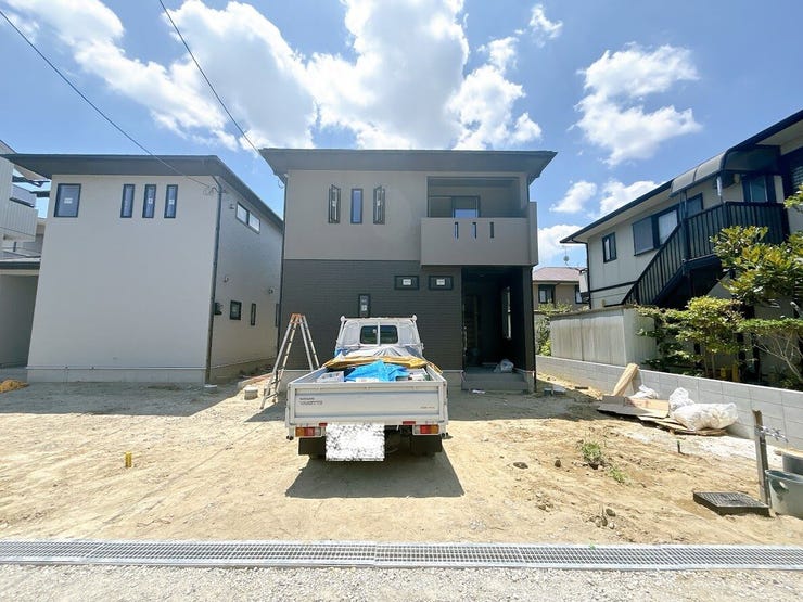 周辺に高い建物がなく日当たり良好な立地です。