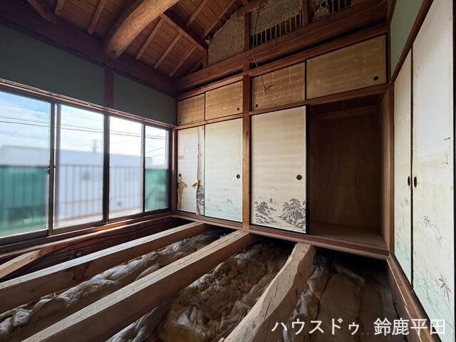【2階約6帖和室】現況床下地の状態です。リフォームやリノベーションをご検討いただけます。