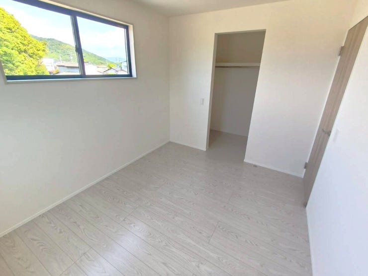 お掃除のしやすいフローリングの部屋です