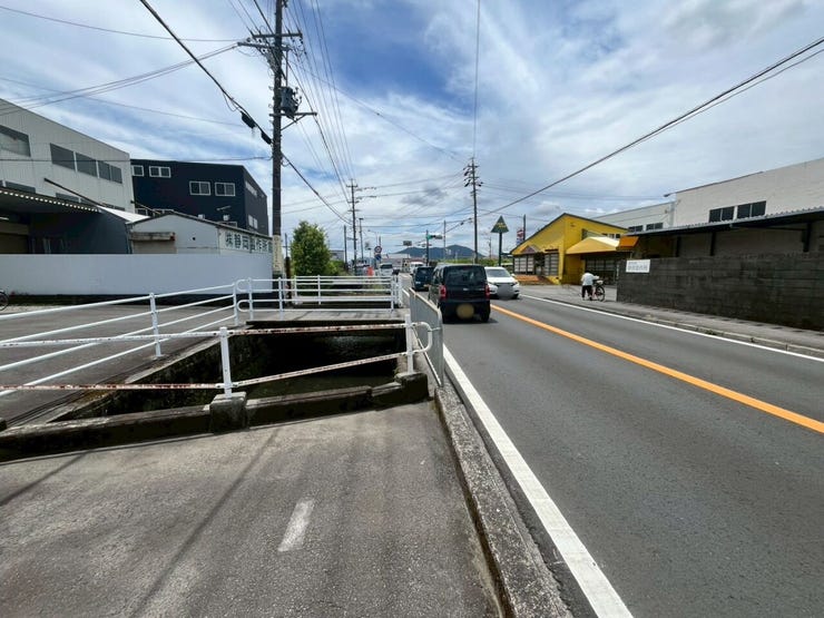 前面道路になります。