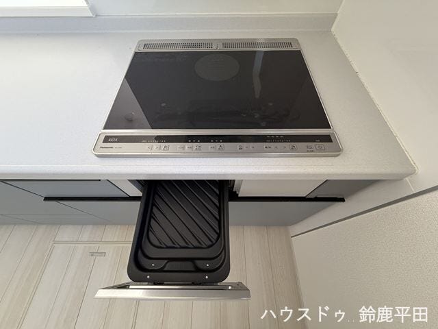 【IHクッキングヒーター、グリル】火を使わないので安全使用でき、グリルもついているので複数調理で時間の短縮にもなります。