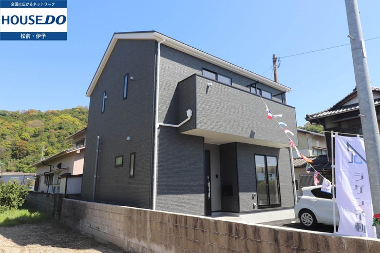 【外観】
物件の陽当り、風通しやお部屋の大きさの比較、近隣・周辺環境や街並みなど、資料には掲載していない情報が現地にはたくさんあります!お気軽にお問い合わせください♪