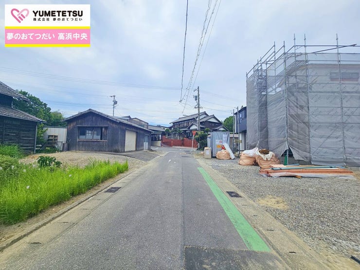 間口・前面道路ともに十分な幅があり駐車も楽々♪
ゆったり広々、並列駐車2台可能です!